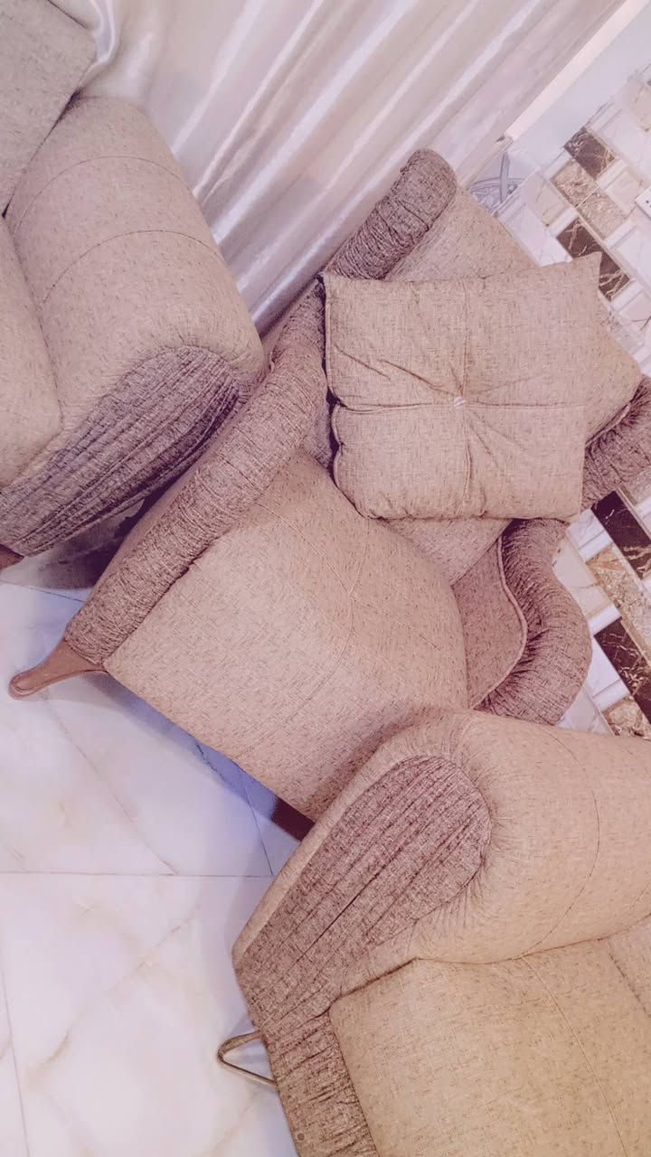 السلام عليكم عيني تخم للبيع دوشمه جديده وممتازه المكان سيطره الشعب القديمه حي الشهيدين 
اللاستفسار: ***********
ألسعر 250
