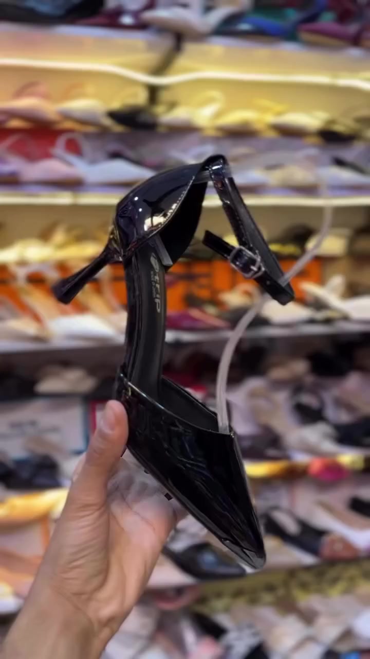 تابع الصفحه ليصلك كل جديد 🤗

هيلز زارا ترند 🎈
القياس 37_41
كعب ٥ سم 

تتوفر بـ الوان كما موضح بالصورة 
للحجز والاستفسار مراسلة الصفحة او عن طريق الواتساب ،تلگرام ( *********** ) 
يوجد توصيل  مجاني داخل عفك
❤️

بالامكان استرجاع القطعة بدون دفع التوصيل اذا كان يختلف عن الطلب المرسل او الصوره المحددة التوصيل لكافة محافظات العراق 

العنوان عفك / سوق الجمعه الاول 
#ماشا_للأحذيه_والحقائب
