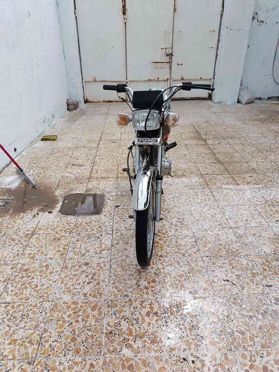 دراجه مال يران خمس نمر مفتوحه مره وحده وقبل سبوع فتحته جبتله غراض ب٢٠٠ عمرته من جديد كشن تانكي صلاحيات عينه ولايت اشاير بكلايت مداكر واير كلج وجفتته وللعلم محرك صبغته صبغ حراري تجفيت أصلي السعر ٤٧٥ وبيه مجال قليل  رقمي  ***********
