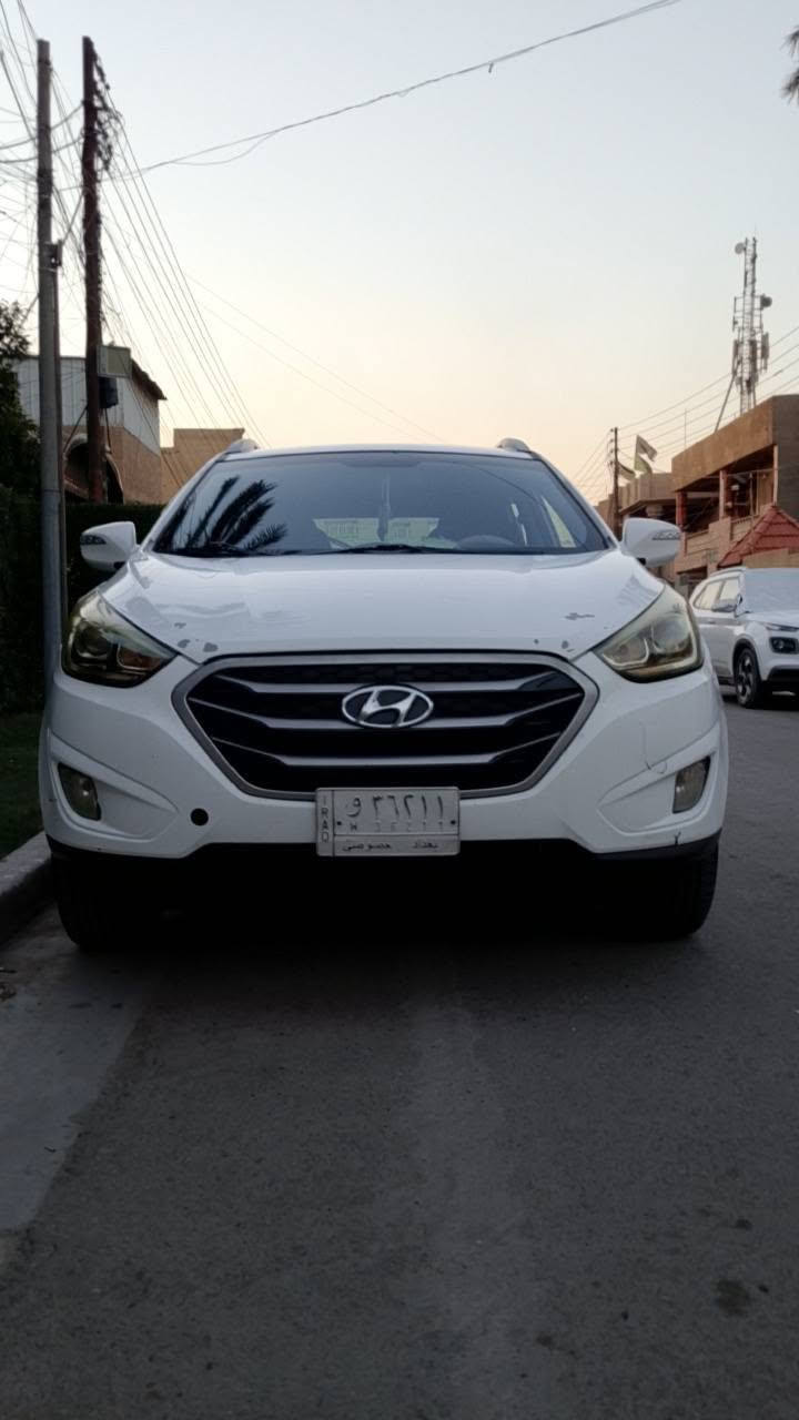 السلام عليكم عيني السياره للبيع
مواصفاته 
شاشه 
كامره خلفيه 
محرك 2000
عيني السياره بيه طخات خفيفه مثل مشوفون بالصوره والصدر مال السياره 75%
والي شراي خلي يتصل عله هذه الرقم 
***********
والعنوان بغداد  الزعفرانية حي الشهداء
