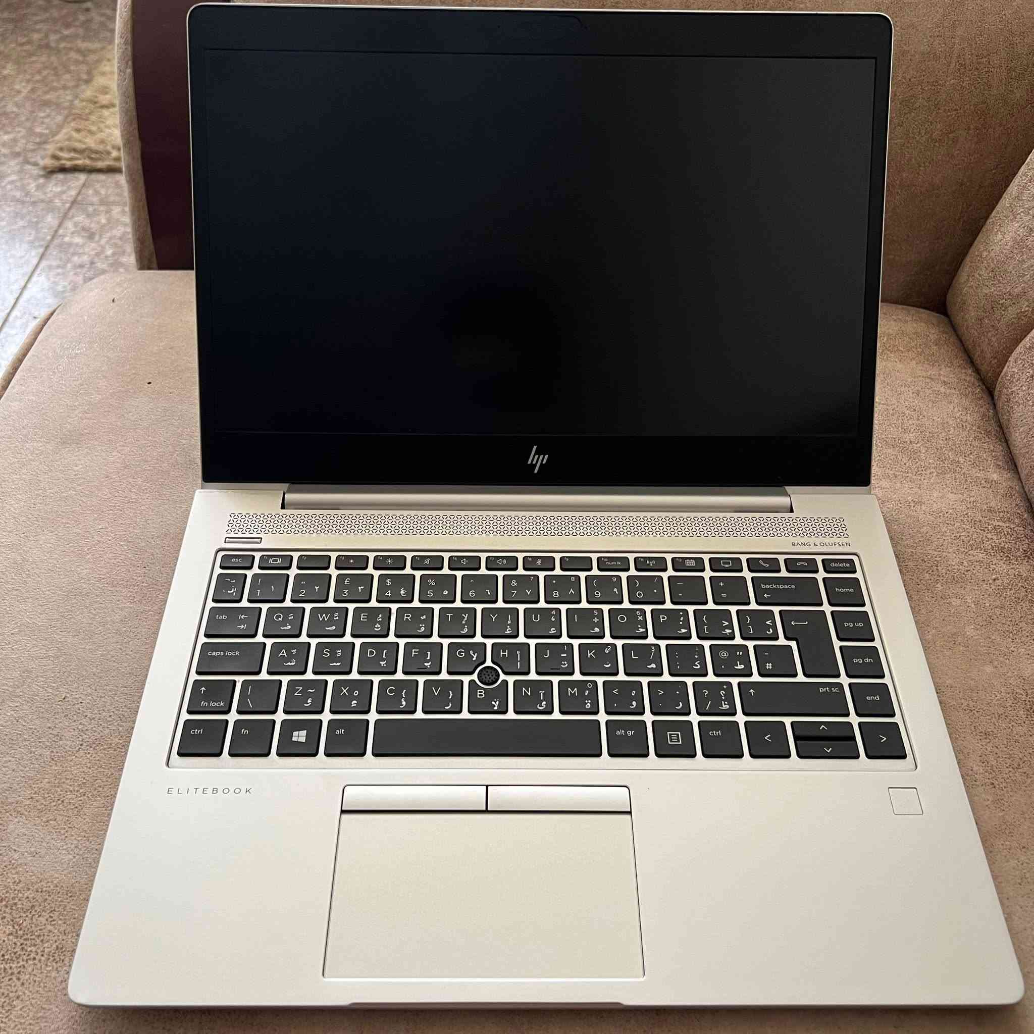 لاب توب HP EliteBook سلم خفيف  للبيع مواصفات
المعالج: AMD Ryzen 5 PRO 3500U (الجيل الثالث).

 الرام: 16GB DDR4.

 كرت الشاشة: AMD Radeon Vega 8 (مدمج - 2GB).

 الهارد: 256GB SSD.

 الشاشة: 14 بوصة FHD.

 النظام: Windows 11 (نظام 64-bit).

منافذ 2 للusb + منفذ HDMI 2.0 + منفذ للسماعة + منفذ لل SIM + منفذ للسماعات + منفذ الشحن 

تشغيل الفيديوهات بصوت عالي وواضح 🔊

تشغيل جميع برامج تعديل الصور 

تشغيل البرامج الهندسية 2d المتوسطة 

السعر (300) الف قفل 

للتواصل ماسنجر


**إذا كنت صاحب هذا الإعلان وتريد حذفه لأي سبب، رجاءا أرسل رسالة إلى الدعم الفني**