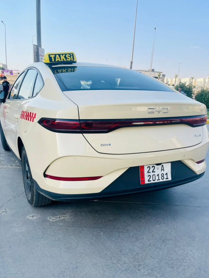 بيوايدي كوين پلةس ٢٠٢٥ 
٣١هةزار رؤيشتية 
هيچي نية دو قؤپي بچوكي بجوكي لةسةر بونيت هةية 
سعري ١٥٢ مجال 
***********
