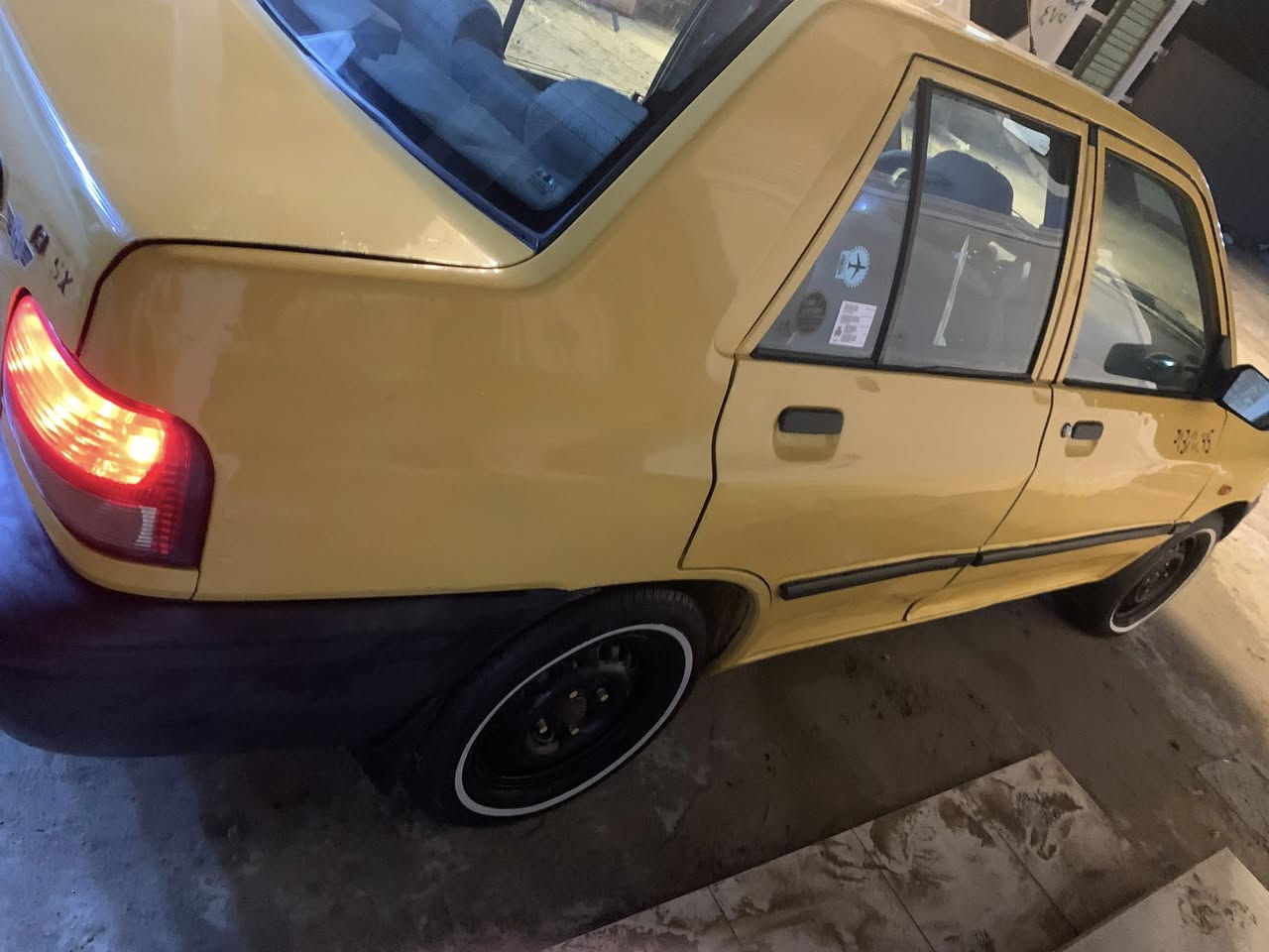 السلام عليكم سايبة موديل 2015مكينة وكير  جدد مكفولات السيارة كشرهة نضيف مثل ماموضح بل صورة والسيارة خير من الله كاملة ورقم إنكليزي بغداد  وسيارة بسمنة الهاتف***********
