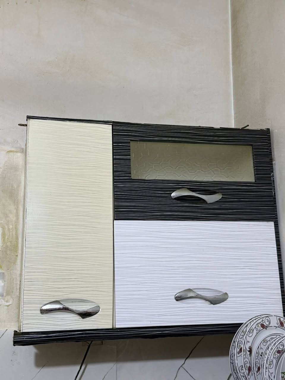 كاونتر تركي مع طباخ للبيع
كاونتر كدامكم ناقصة بس باب زاوية وباب للسنك الكاونتر نضيف كاونتر خشب اصلي وما بي شي وكلشي بي شغال مكاني زيونة 
السعر 100 الف وبي مجال رقم : ***********
