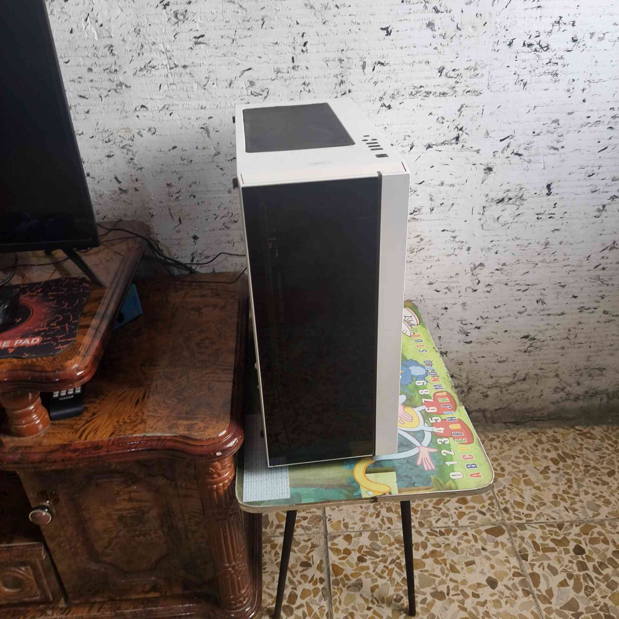 السلام عليكم هاي تجميعة كارت rx580 8G
هارد ssd 256
وهارد hdd 1 تيرا
بور سبلاي 550 
معالج اكزيون 
اخوان اني جبتها على اساسا العب بيها نزلت بيها 3 لاعبات بس اجت جامعة ومحتاج فلوس علمود قسط لان مسائي وياها كت كامل ماوس وكيبورد وباد ماوس وسماعة 
نضامها وندوز 11 محمل عليها لعبت تايتن فيل 2، مودل اوف اونر ،وباتل فيلد باد كومبني
للمعلومية اني اغلب استعماله عليها جان تصفح مو العاب


**إذا كنت صاحب هذا الإعلان وتريد حذفه لأي سبب، رجاءا أرسل رسالة إلى الدعم الفني**
