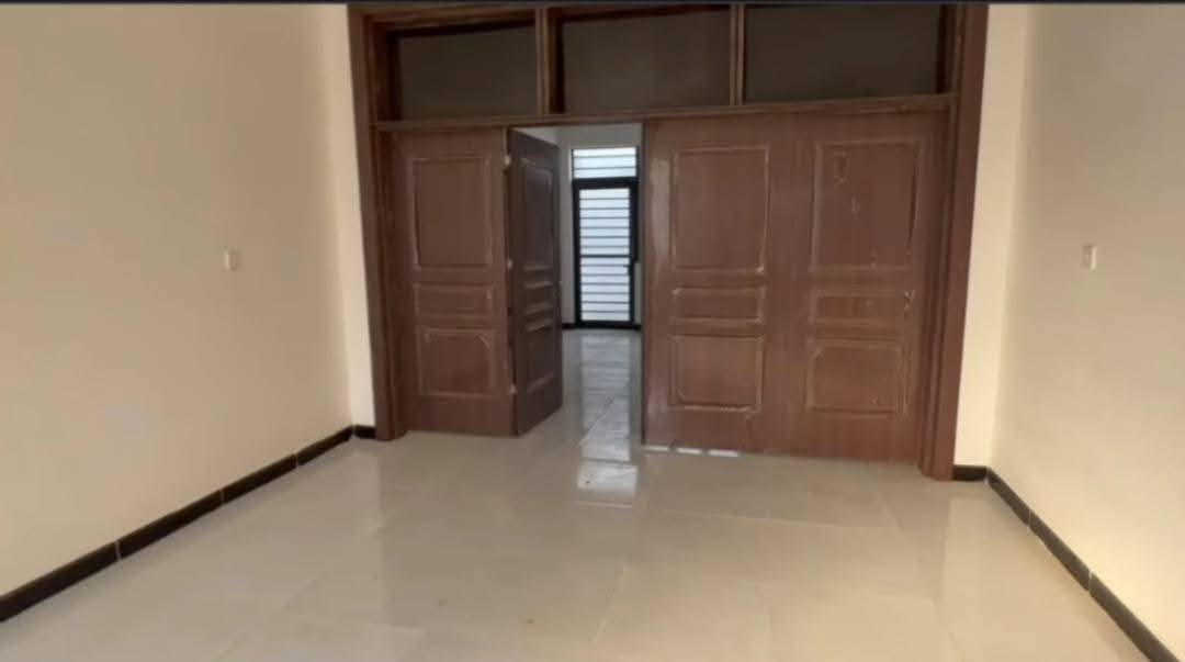 دار للبيع مجمع المختار السكني  الكوفه شارع المعمل المساحه 320 متر شريطي
يتكون من غرف نوم عدد 3 صاله استقبال مطبخ مجموعة صحيات كراج حديقه أماميه وحديقه خلفيه 

مكتب ابو رضا للعقار عنوان المكتب حي القادسية مقابل مجمع عماد سكر قرب فلكة المطار 
 
مراسلة واتساب     ***********
