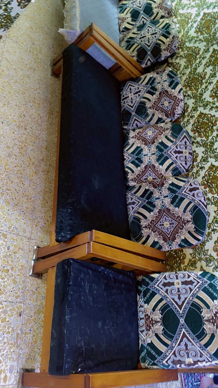 تخم قنفات سبع مقاعد موديل انتيكه خشب ثقيل مع المفرش185المشتل توصيل بكروه


**إذا كنت صاحب هذا الإعلان وتريد حذفه لأي سبب، رجاءا أرسل رسالة إلى الدعم الفني**