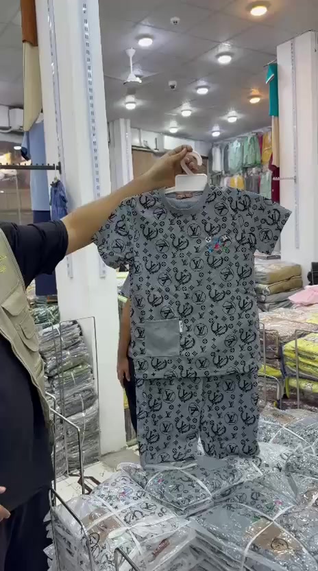 تراك ولادي 
سعر درزن 51 ✅


**إذا كنت صاحب هذا الإعلان وتريد حذفه لأي سبب، رجاءا أرسل رسالة إلى الدعم الفني**