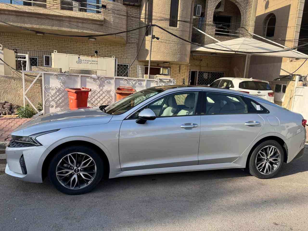 كيا K5
2021
خليجي
اللون :سلفر رقم اربيل
ماشية 56 الف كيلو حقيقي
المواصفات
محرك 2000 دوش
فتحة سقف(بانوراما)
دخول ذكي (بصمة) + تشغيل عن بعد شاشة +كاميرا + حساسات
المصابيح الامامية زنون+LED
المصابيح الخلفية LED
مقاعد جلد+كهرباء
مقاعد تدفئة
سايد بريك بصمة
محدد سرعة
فول تحكم ستيرن
درايف مود
تبريد قطعتين
السعر ١٨,٠٠٠
رقم الهاتف 

+964 790 165 0170 بغداد, العراق


**إذا كنت صاحب هذا الإعلان وتريد حذفه لأي سبب، رجاءا أرسل رسالة إلى الدعم الفني**