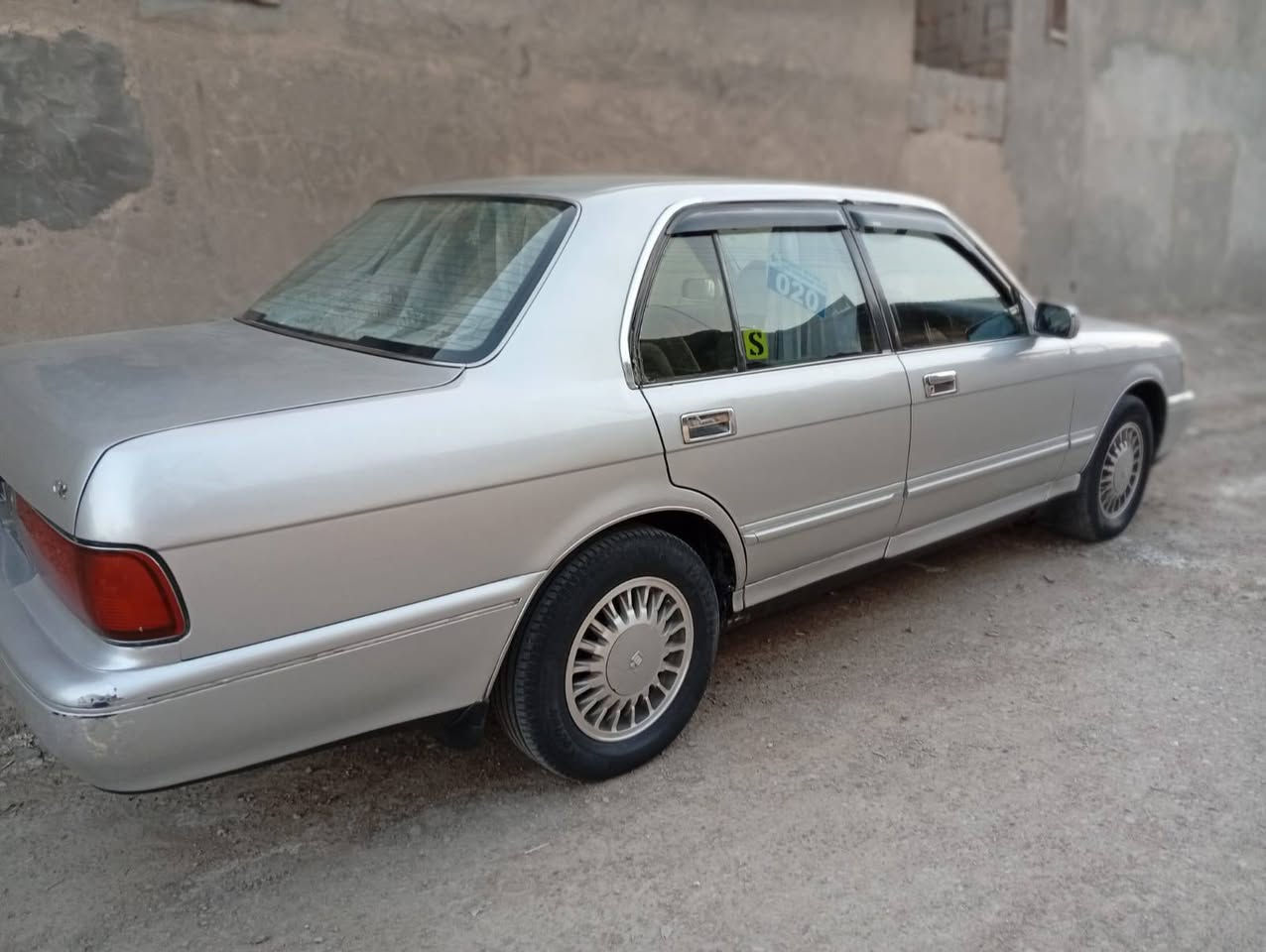 ارنب طويل 95  رقم بصره بسمي كفاله من الحادث والكصه ونقل صبغ  جماليه محرك 2500 ديلكو تبريد ثلج سياره حلو وماناقصها شي حداديه 100/100توني نافضها تخم تاير جديد السعر 75 وبيها مجال وهذا رقمي ***********
