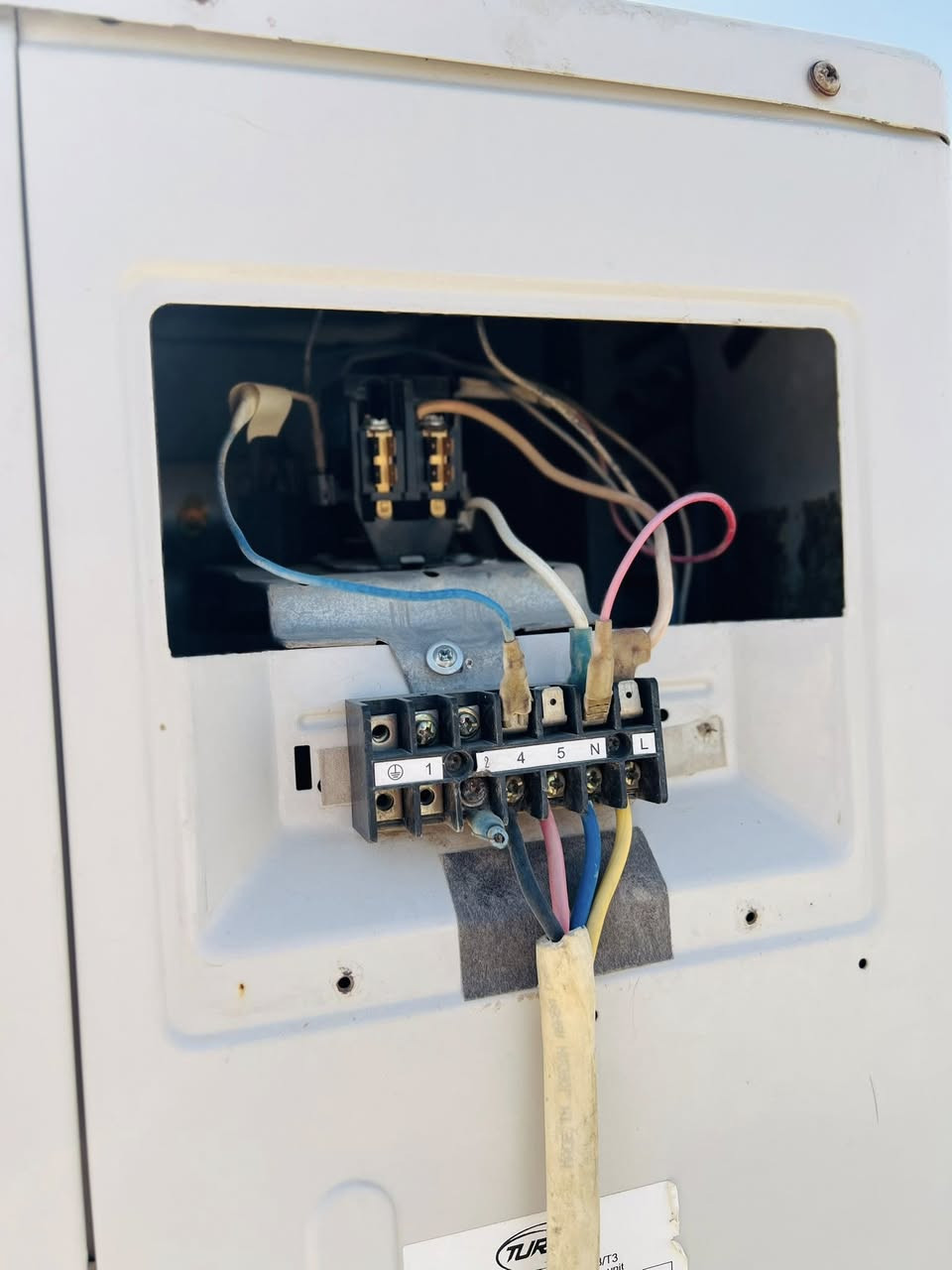 سبلت جنرال گولد تيربو طنين
سبلت طنين جديد وشغال 100‎%‎ ثلج برودته 
بعده جديد وعلى الفحص فول 
السعر 370 الف بي مجال 
الاتصال : *********** 
المكان : النجف الاشرف - الحيدريه خان النص
