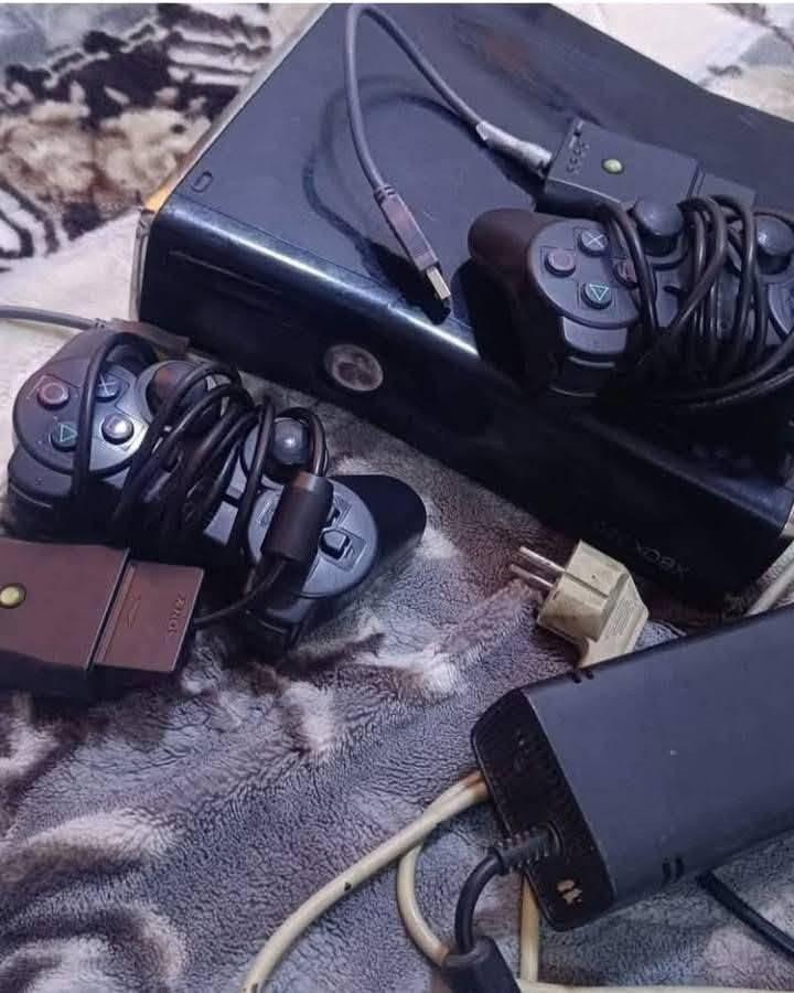 اكس بوكس 360 نسخة سلم  نضيف
الملحاقات كاملة محولة كيبل HDMI كيبل تشغيل محولة و جويستك واير عدد 2
مساحة 230 بيه 21 لعبة و بيه مساحة فارغة 52 گيگا 
السعر 110 العنوان الموصل الايمن قرب دورة بغداد للتواصل *********** واتساب
بيس 2025 موجودة بيه
