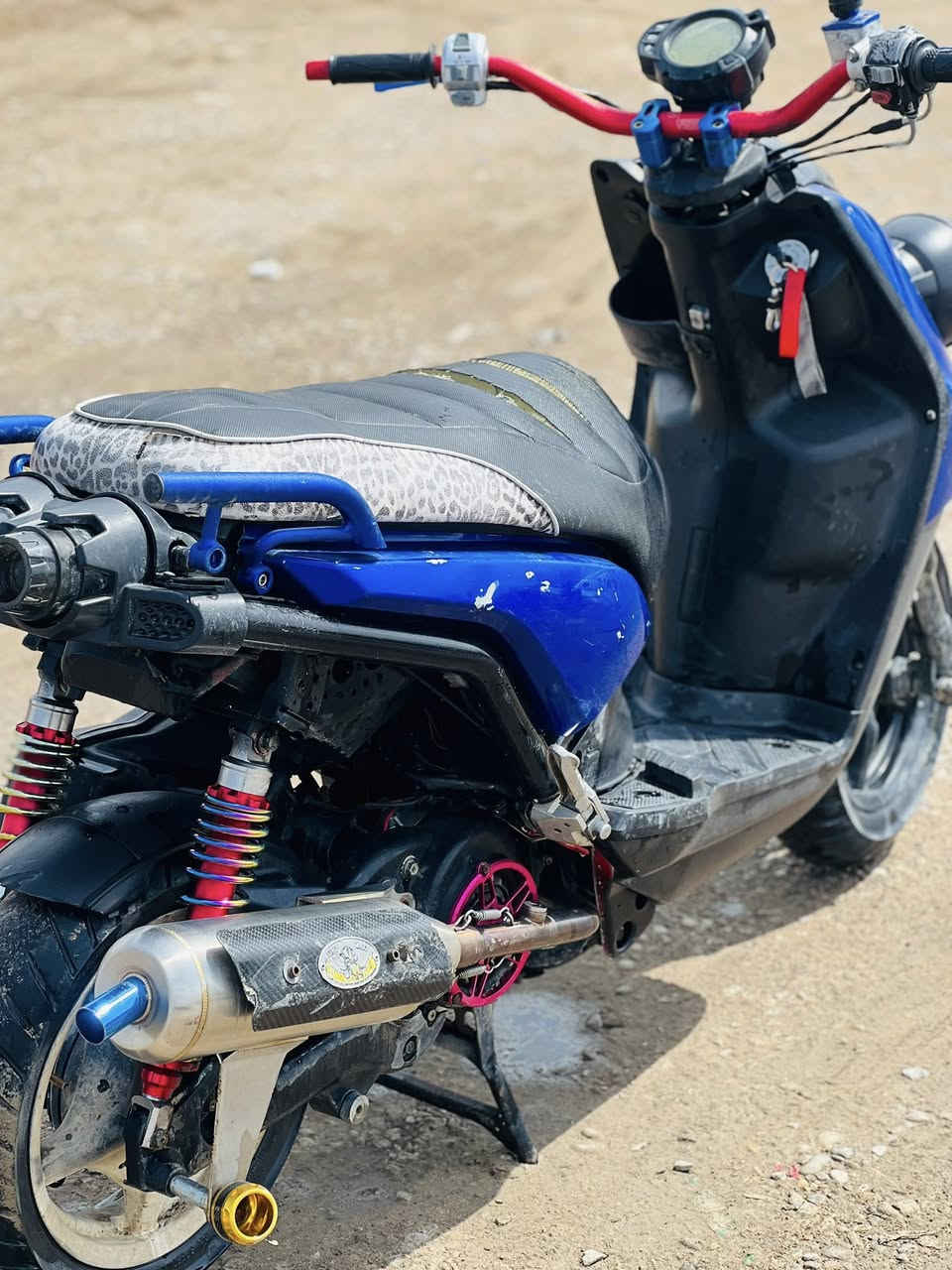 السلام وعليكم شباب دراجة سكنس دراجة فول مواصفات كفالة عامة السعر 900 وبها مجال مكاني بعقوبة تقاطع القدس خاص مفتوح وهاذة رقمي ***********
