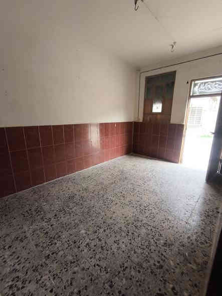 مشتمل للايجار 40م حي الوفاء قرب المجسرات الزهراء 
طابق ونص يتكون من غرفه فوك جوه بي صاله ومطبخ
 وصحيات ايجاره 200الف للاستفسار ***********
