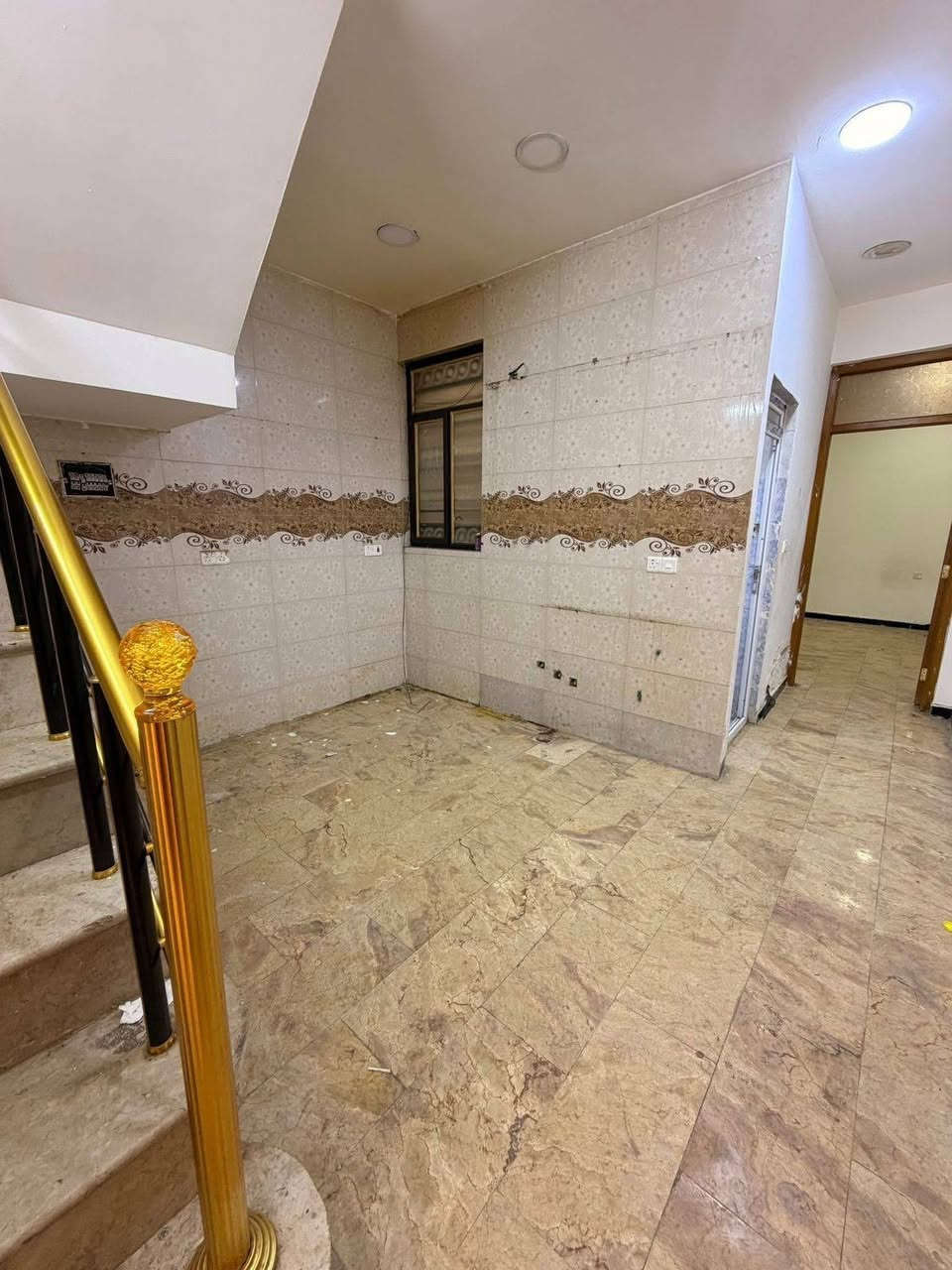 #للايجار____في____السيدية
بيت مساحة 70متر نظيف ✅
🔹يحتوي على 3 غرف نوم وصالة +مطبخ وخدمات  
💸الايجار: 750 الف 
📞للاسـتفسـار الاتـصال علـى الرقم: ***********
مكتب المصطفى للاستثمارات العقارية - مقابل لحـوم جويـلي
