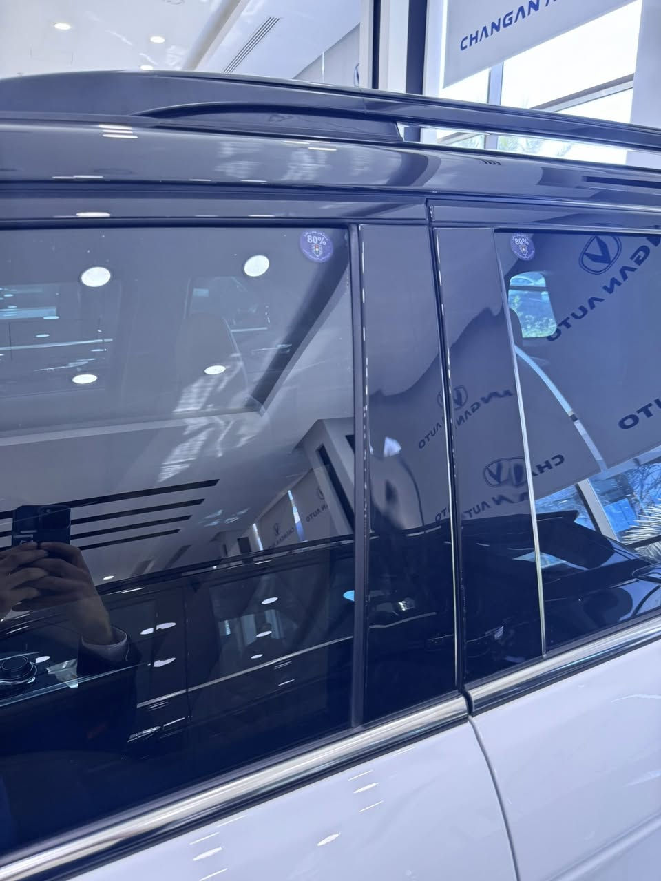 شانجان CS95
2026

تصميم حديث وجريء مع شبك أمامي كبير كروم

 • مصابيح LED أمامية وخلفية

 • جنوط20 إنج

 • فتحة سقف بانوراما 

 • باب خلفي كهربائي

⸻

⚙️ المحرك والأداء

 • محرك: 2.0 لتر تيربو (4 سلندر)

 • القوة: 233 حصان

 • العزم: 390 نيوتن متر  ￼

 • القير: أوتوماتيك 8 سرعات

 • الدفع: أمامي رباعي (4WD)

 • التسارع 0–100: حوالي 9  ثواني ￼

⸻

📏 الأبعاد والحجم

 • الطول: 4949 مم

 • العرض: 1930–1940 مم

 • الارتفاع: حوالي 1790–1805 مم

 • قاعدة العجلات: 2810 مم  ￼

 • عدد الركاب: 7 ركاب

⸻

🛋️ الداخلية والتقنيات

مقاعد جلد فخمة (تبريد)

 • شاشة وسطية 12 إنج

 • عداد رقمي 10.25 إنج

 • Apple CarPlay + Android Auto

 • شاحن لاسلكي

 • نظام صوتي (10 سم@إشارة
 • تحكم مناخي ثلاثي المناطق

⸻

🛡️ الأمان والسلامة

 • 6 وسائد هوائية

 • مثبت سرعة متكيف (ACC)

 • نظام الحفاظ على المسار (LKAS)

 • تحذير مغادرة المسار

 • فرملة طوارئ أوتوماتيكية

 • مراقبة النقطة العمياء

 • كاميرا 360 درجة  ￼

⸻

⛽ استهلاك الوقود

 • تقريباً: 10 – 13 كم/لتر

 • سعة الخزان: 74 لتر  ￼

⸻

🔥 مميزاتها

 • سيارة عائلية كبيرة ومريحة

 • سعرها مقابل المواصفات قوي

 • تجهيزات حديثة وتقنيات متطورة

تتوفر بنضام النقد والقسط 

للأستفسار اكثر زياره موقعنا الكائن

بغداد سريع الدوره. مجاور محطه وقود شواطى دجله 

***********

***********

عبدالرحمن
