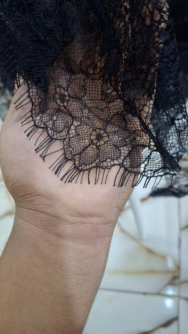 شال دانتيل فرنسي متوفر بكميات للحجز مراسلة خاص او تواصل
***********
***********
***********
