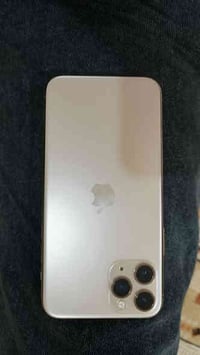 للبيع أيفون 11برو ذاكره 256جهاز مكفول ماعدا البطاريه معلايه 5درجات أو ...