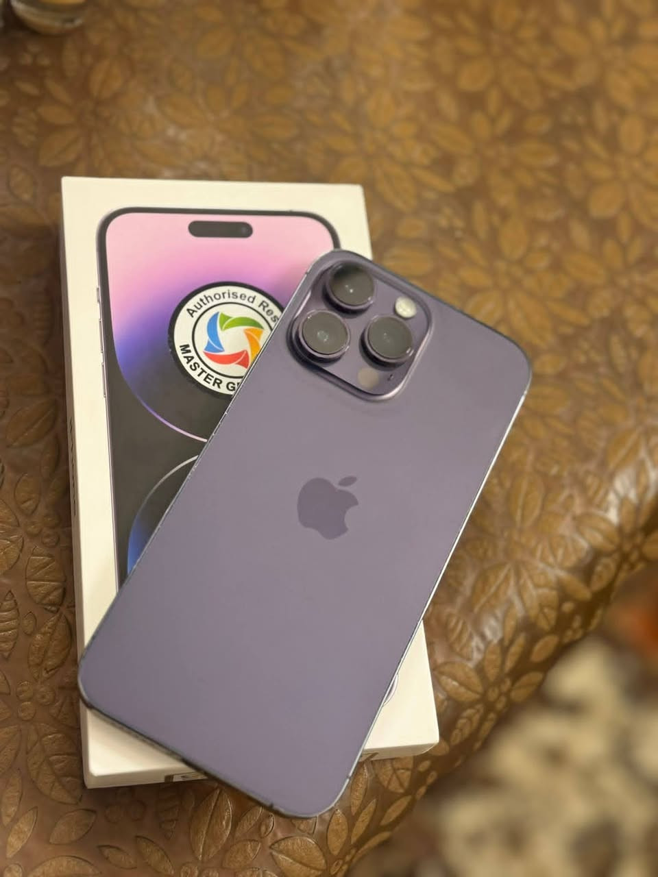 سلام عليكم جهاز 14برو ماكس
آخو الجديد ماستر الباب لأول بطاريته 100 معلايه  ويا كارتونه ذاكرته 256 ما مفتوح لون بنفسجي السعر 850/
***********
