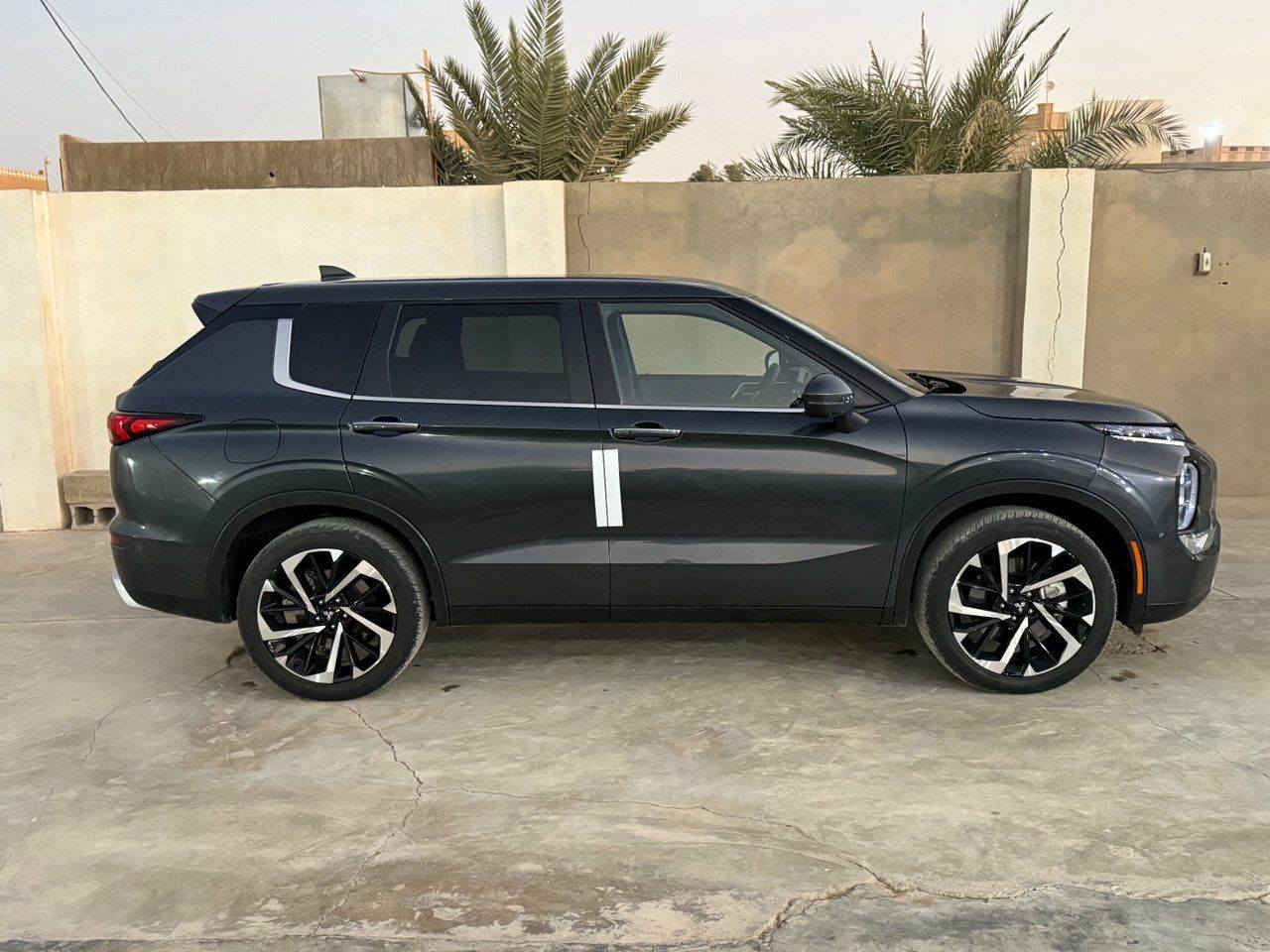 مستبوشي اوتلاندر 2024 se فول عدا الفتحه بدون صبغ بارد بلبونيد ارباك استيرن وتكمه فقط بجم بلادي رقم اربيل 7 راكب ماشي 51 الف جديده عله وضع الشركه للستفسار الاتصال او مراسله وتس اب ***********
