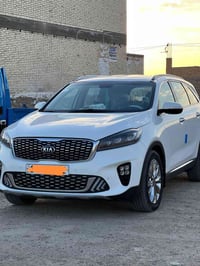 سورنتو ٢٠٢٠ • ٦ سلندر • ماشي ٤٧ الف