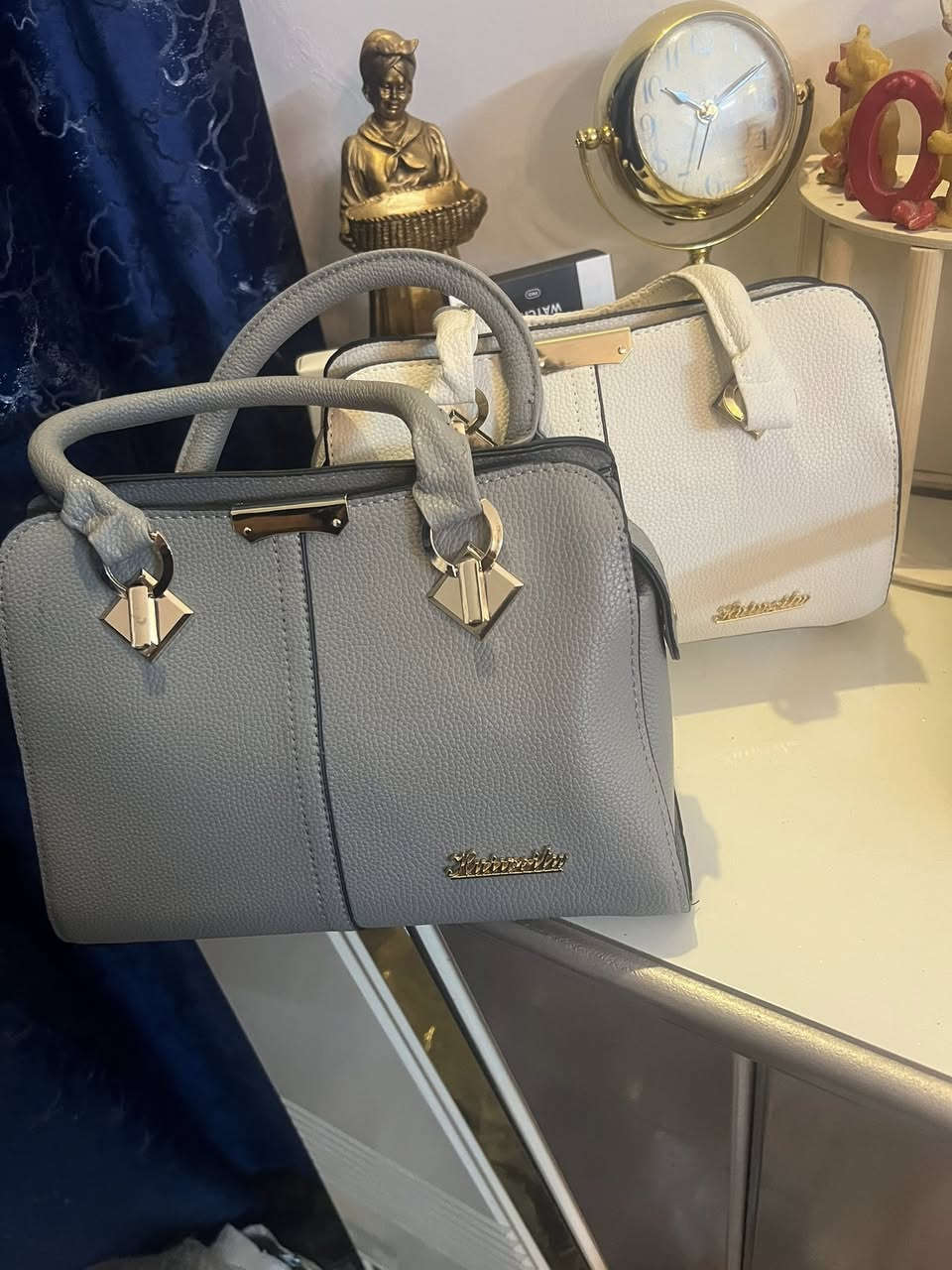 ٢٥مع التوصيل متوفر لونين


**إذا كنت صاحب هذا الإعلان وتريد حذفه لأي سبب، رجاءا أرسل رسالة إلى الدعم الفني**