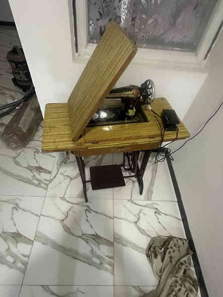 مكينة خياطة فراشة مستخدمة هيه والميزه مالته السعر 75الف 
كربلاء حي الحر
***********
