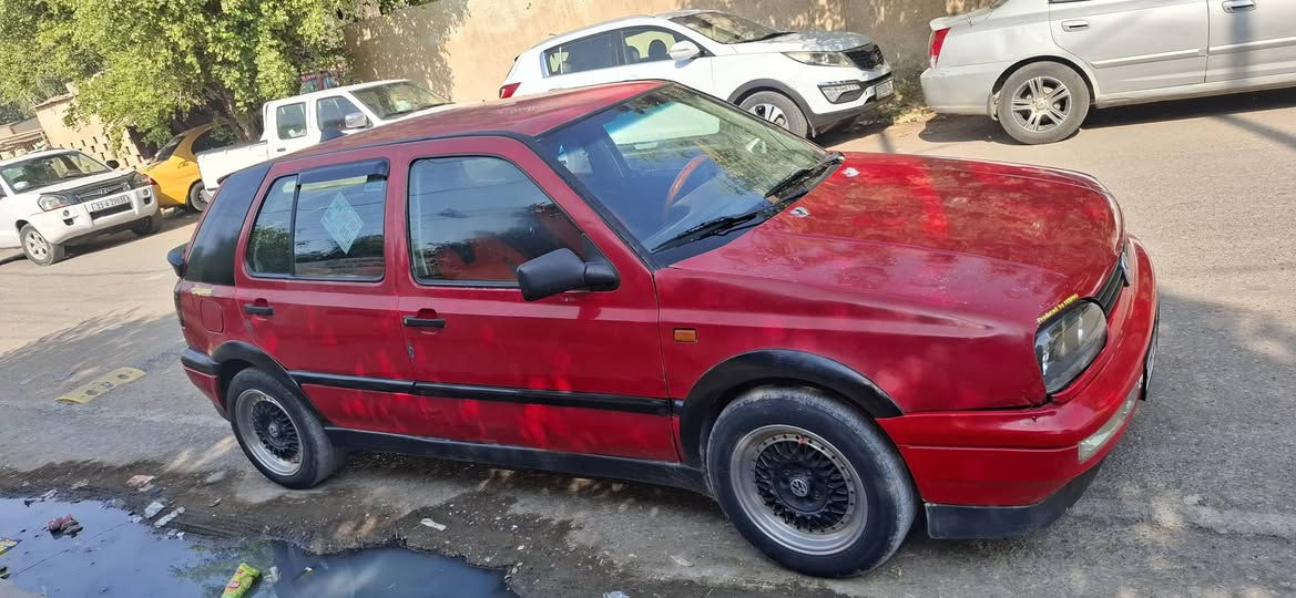 للبيع كولف نفخ موديل ٩٢ سيارة مكينة نضيفة كير نضيف تبريد تدفئة شغال مكان سيارة ديالى بعقوبة السعر 40 بيه مجال بسيط 
***********
