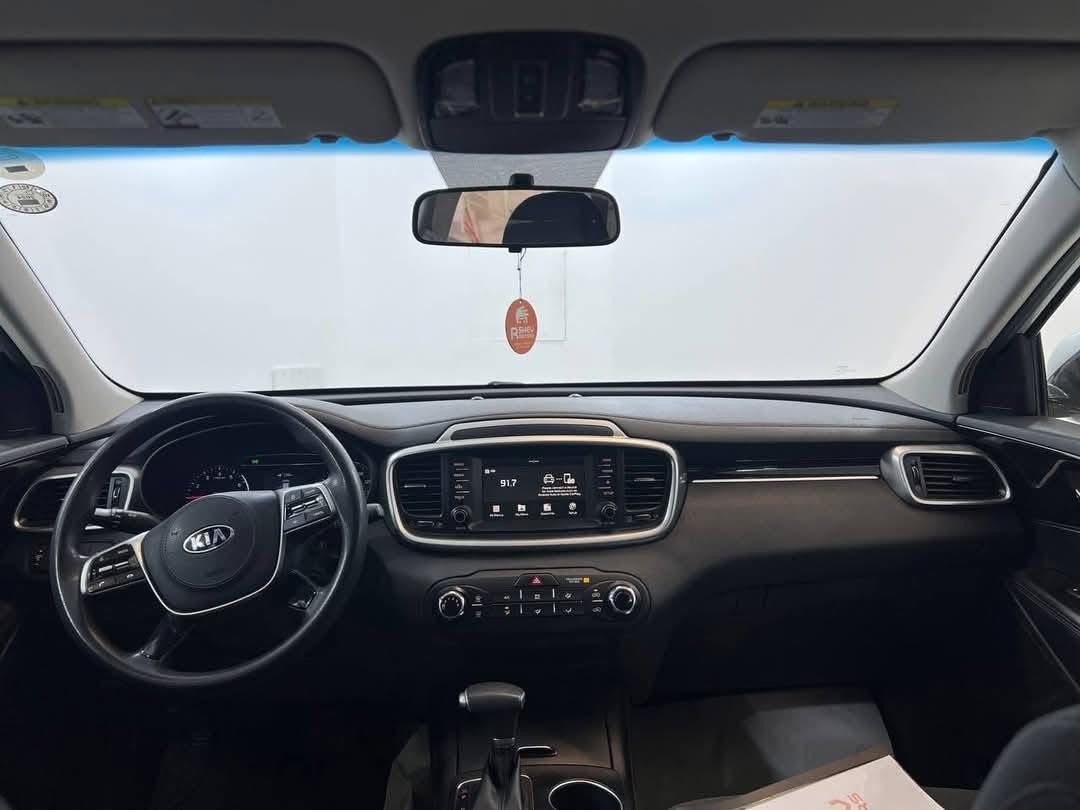 Kia Sorento 2020 clean title
كيا سورينتو 2020 امريكي بدون صبغ وبسعر مناسب كلش
7 راكب .
محرك 4 سلندر  .
مرقمة اربيل رقم جديد  وشرط التحويل  .
بدون صبغ .
السيارة داخل / خارج جديد 
رادار امامي وخلفي  .
#السعر195
رقم شاصي موجود بالصور
***********
