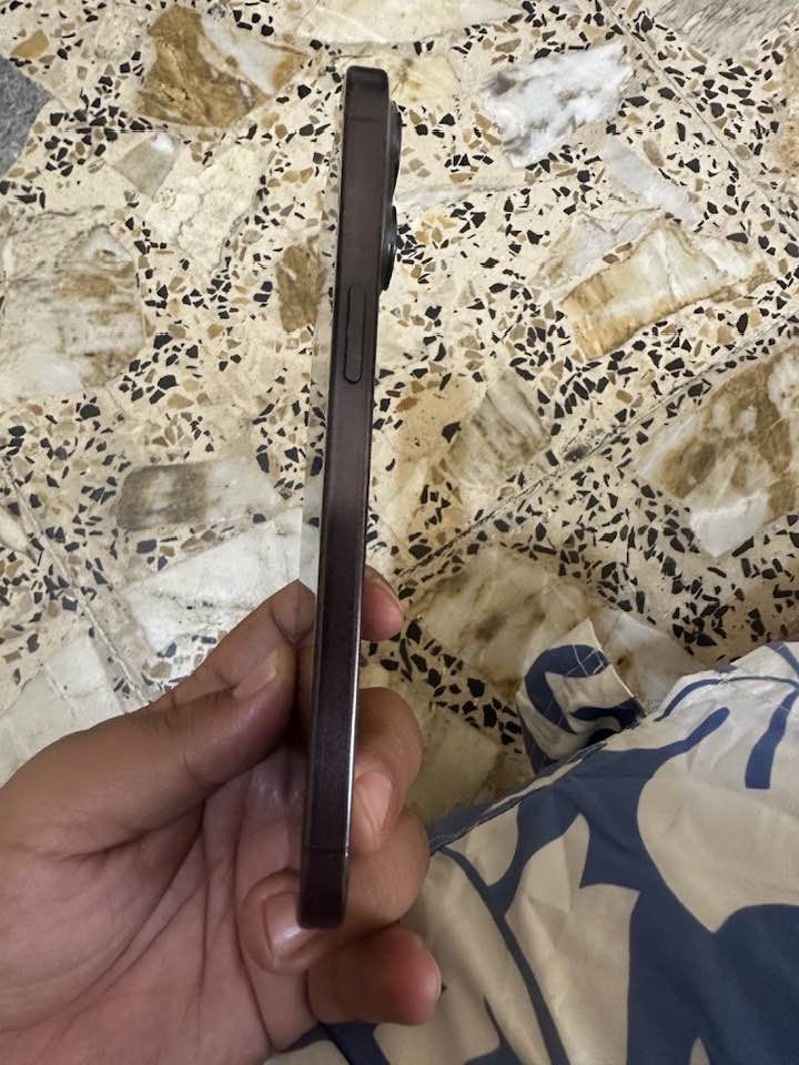 سلام وعليكم جهاز آيفون 15 ابرو ماكس جهاز بس امبدله شاشه نوعيه زينه ذاكره الجهاز واحد تيره بكاني العلاوي قرب مستشفى الكرامه متواجد واتساب ***********
السعر 300 وبي مجال 
نمودج W
