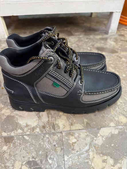 للبيع احذيه رجاليه نوع كيكيرز قياس ٤٢ 
***********
