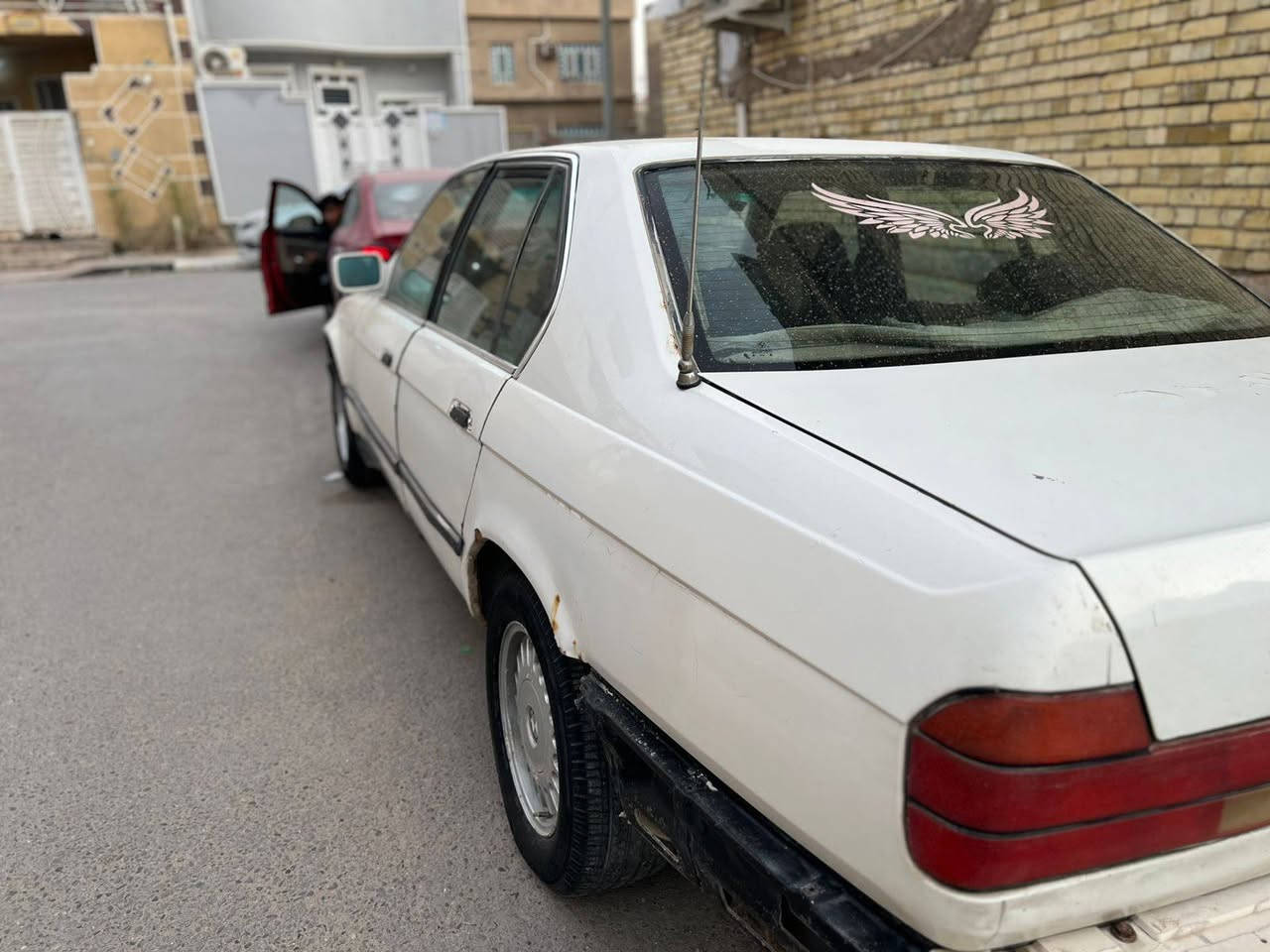 السلام عليكم
للبيع بيئم دبليو735 رقم بغداد  مميز الماني مشروع وطني اللون ابيض مكينة 3٠5 سيارة موجودة في كربلاء جاهزة مكينة وكير وحدادية وباتري جديد وتايرات جديدة ويل كب اصلي نواقص بسيطة جدا ترايك وين ما يعجبك موديل1987 السعر 52 وبيها مجال بسيط للاستفسار الاتصال ***********
