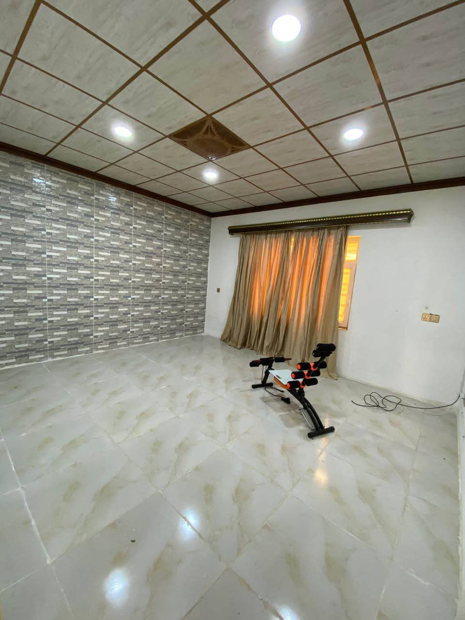 بيت طابقين ركن للبيع في اشتي 1 بسعر مناسب 
المساحة :- 520م 
 ٢٦٠ طابو صرف   + حديقة إضافية ( ٢٦٠م ) 
٦ غرف نوم  |  استقبال | هول |  مطبخ | مجموعة صحية | حديقة 
العنوان : اربيل - طريق ماجدي مول على سايدين لاوان 
*******************************
خانووی روکن بۆ فرۆشتن لە ئاشتی ١ 
دوو نهۆم 
ڕووبەر :- ٥٢٠م 
 ٢٦٠م تاپو - مەتروکە ( ٢٦٠م ) 
٦ ژووری نوستن | دیوەخان | هۆڵ | چێشتخانە | گەرماو | باخچە  
******************
***********
***********
***********

https://t.me/erbilkurdastanaqarat أربيل, العراق
