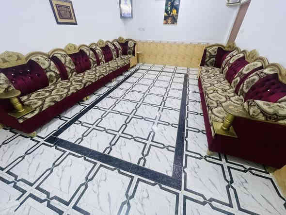 ديوان خشب عراقي نظيف سبع امتار ونص.. الاسفنج جيد القماش نظيف.. متانه وقوه ((السعر 300 )) بي مجال قليل  العنوان العمارة نهاوند ***********
