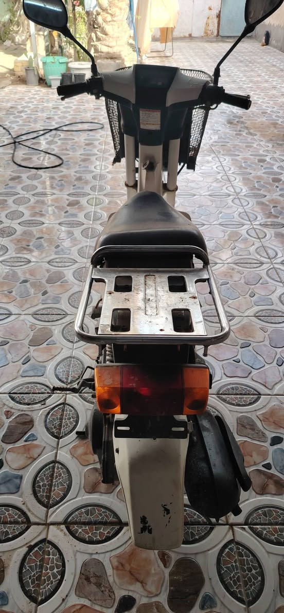 دراجه سوزوكي نضيفه نزلتلها بستن وسلندر قبل شهر للاستفسار الاتصال علئ الرقم *********** البصرة, العراق
