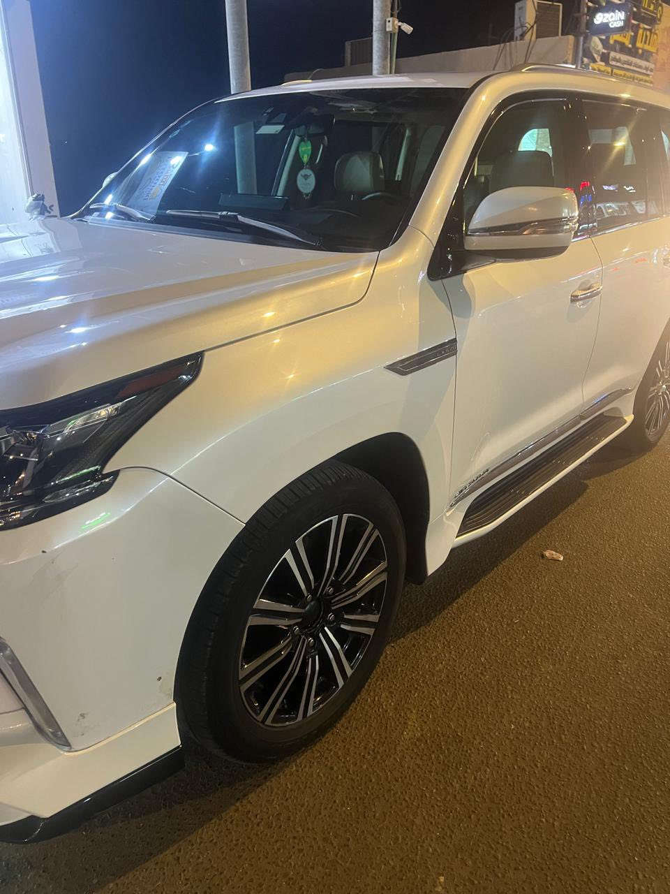 لكزز للبيع واحد ع واحد
يعني فول مواصفات 2016 
رقم بغداد 
مكاني بصره 
***********
ما موجود ع الفيس يرجى الاتصال
