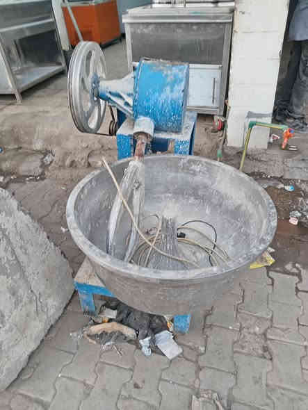 اغراض مطعم للبيع العنوان بغداد العلاوي شارع 6 الاستفسار اتصال او واتساب ***********
