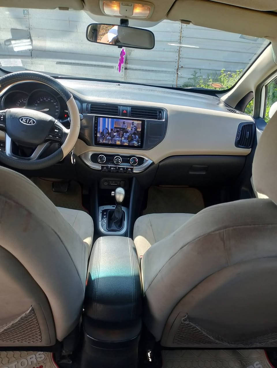 البيع كيه ريو موديل 12 مكينه 600 دوش خليجي  رقم بغداد دولي جديد سعر 95
عنوان سياره بغداد العامريه  رقم الهاتف ***********
