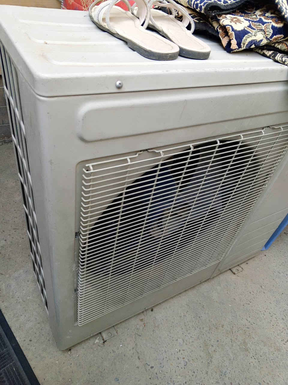 بيع سبلت كنتوري 3طن جديد 
سلام عليكم سبلت كنتوري ميديا. 3طن جديد ونضيف  بغداد الدورة شارع 120 ، نريده ب750 آلف  الشراي ***********
