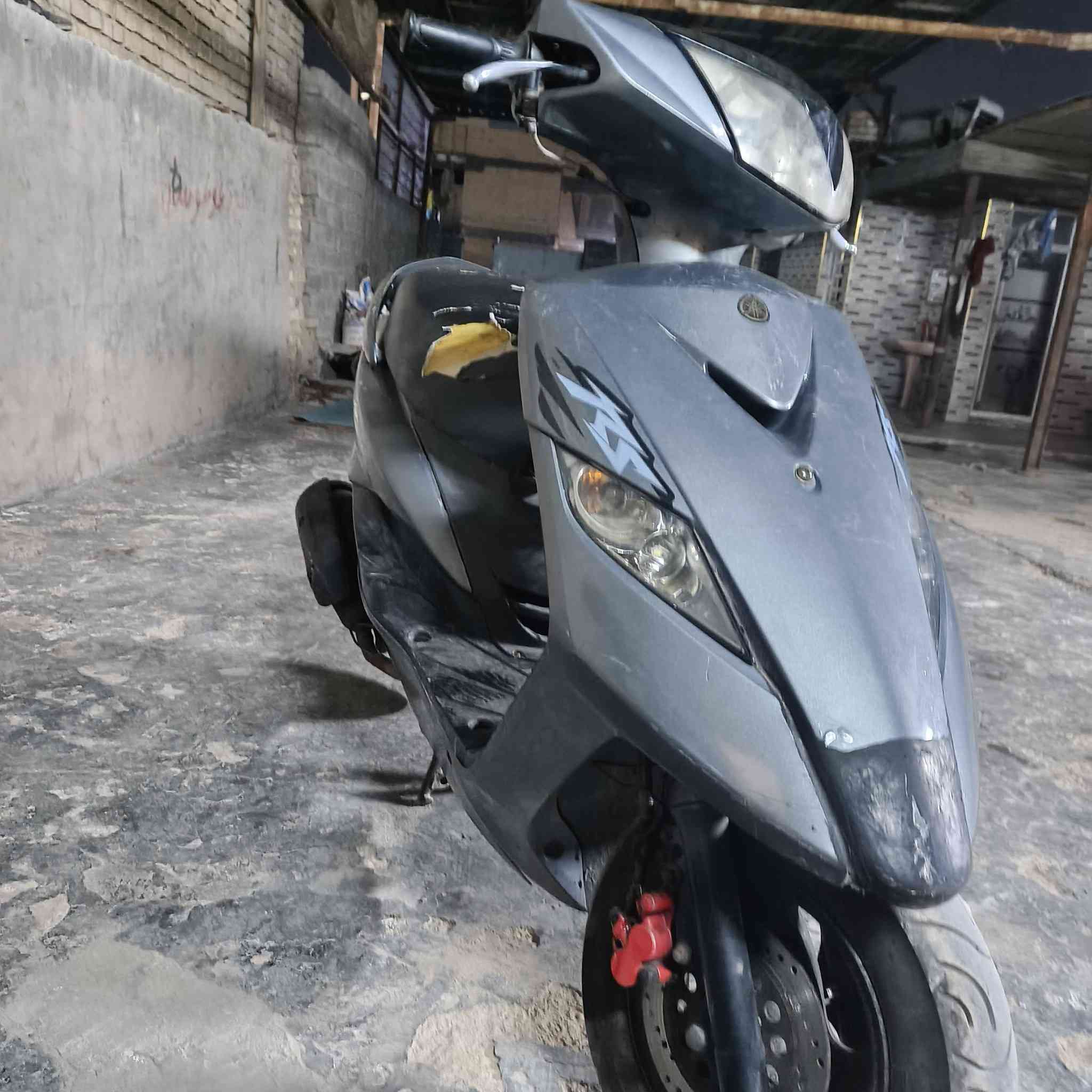 سلام عليكم
ماكس ثعلب🦊
للبيع دراجة بلادية كفالة 
من المكينة و الكلجات و الكفرات 
كهربائيات ما ملعوب بيها شلعة و معدل 
مكينة خرسة ما ينسمع الها صوت ابد 
نقصها بس خيالها السعر 650 مكان بغداد رقم *********** موجود خاص مو شراي لا تتعبني
