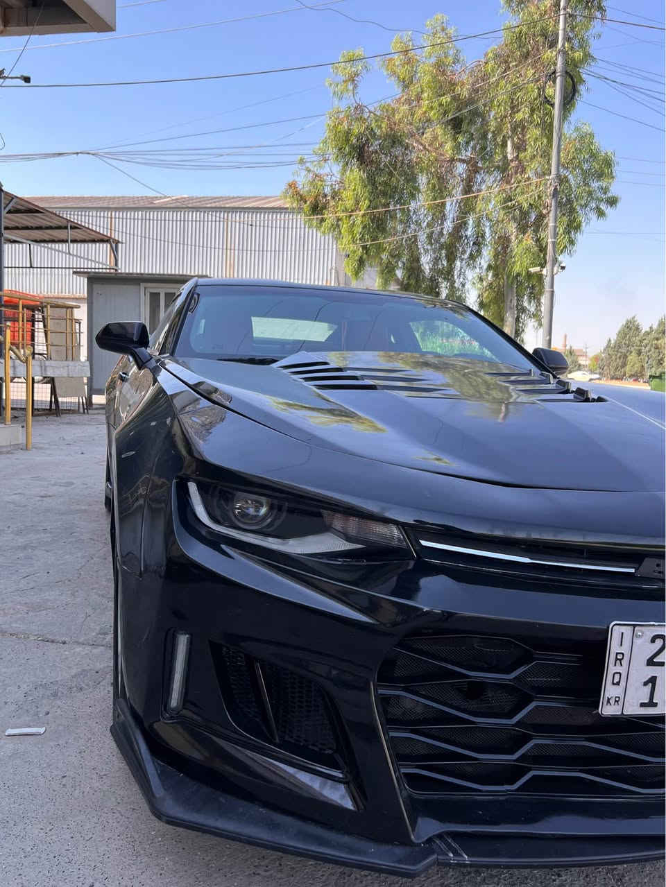 كامارؤ. مؤدل ٢٠١٧. 
مواسفات فول بةس سلايت نية 
مكينة ٦ بستني  تبيعي
سيارةكة حزام. نية بة حزام دةفرؤشم.    ليدران جةپةكي پيشي هةية. بي شانسي زؤر خفيف.
گير مكينة كارةباي بةشةرت.  
رةقةموو سةنةوي تا ٢٠٢٩ هةمووي نويية. 
٥٠٠ دؤلاريش خرامةي لةسةرة.    سحري ١٠٥ محاملةكي كةم لةهةوليرم. ژم *********** فايبةر واتس اپ  لةسةرة. أربيل, العراق
