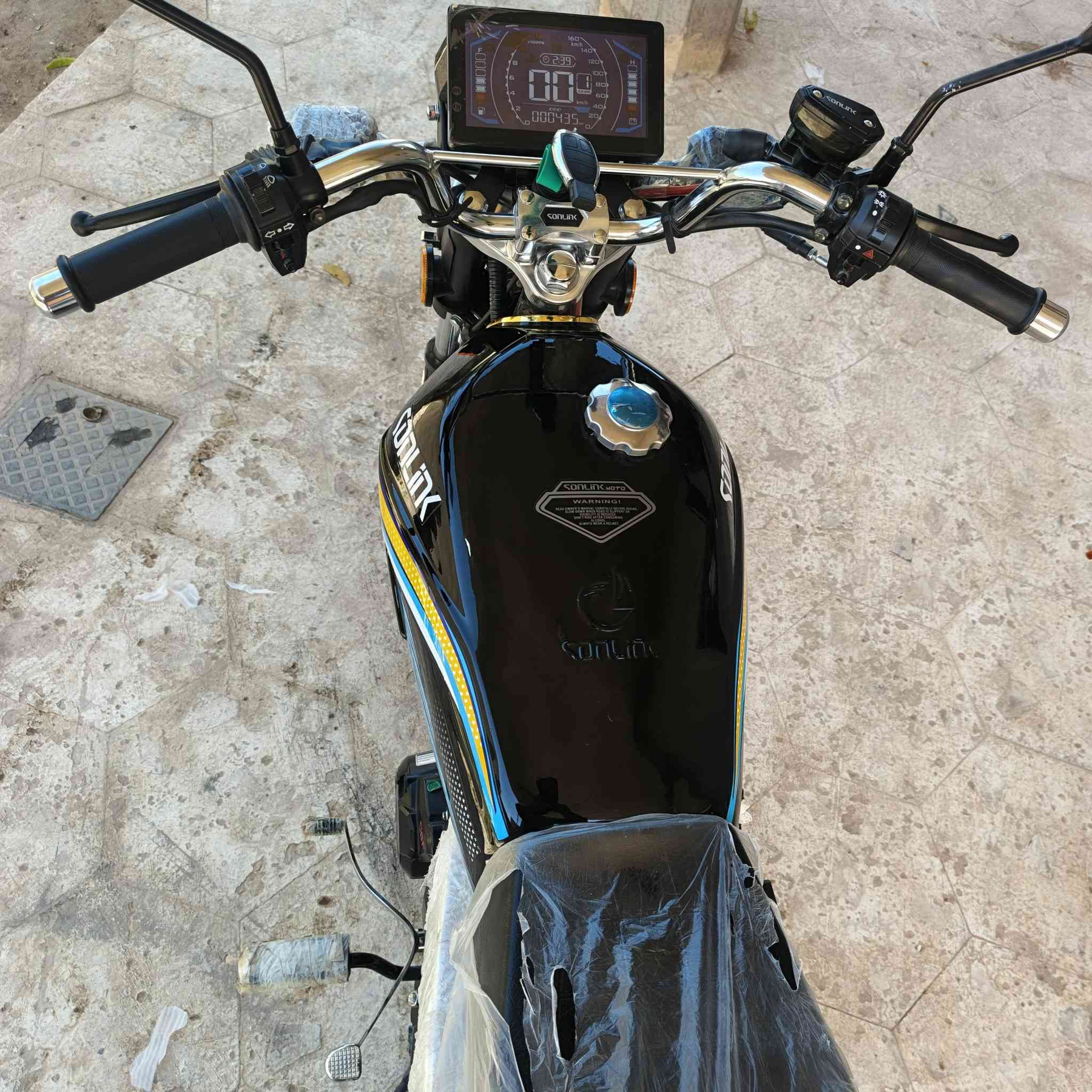 السلام عليكم شباب دراجه بعده زيرو ماشيه400او قابله للزياده وصلت بسوك الجمعه 950 مابعت الي عنده زود يتفضل يتواصل على ***********
