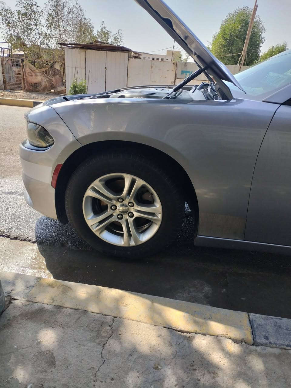 سلام وعليكم شباب جارجر رصاصي 
موديل 2015
رقم بغداد بسمي 
مكينه 3600
وارد كندي 
تو ويل 
تحويل مباشر 
حادث جاماغ ونص بنيد بيهه باب صبغ عكس سايق يعني 3قطع بدون دواخل 
سياره جاهزه كل نقص مابيهه 
مكاني بغداد 
داخل ابيض جلد 
تواصل ***********
سعر 170/قابل لتفاوض 
اخوان لدكلي لكيت 150/لو 160 /روحه اخذهه تحياتي لجميع سوك كلشي بي 
اصل 15/لا مرمزه ولا معلايا
