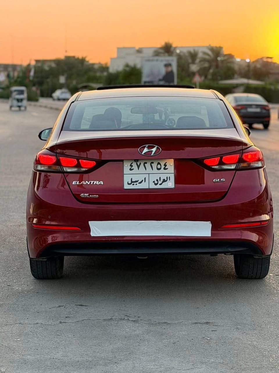 سلام عليكم النترا موديل 2019 خليجي سوبر محرك 2000 فول 1/1 بصمه فتحه  جلد داخل قرميدي تبريد قطعتين حساس امامي حساس خلفي ويل كروم مري شفط اشاير بل مري سياره كفاله عدا شبر جاملغ خلفي صبغ فقط سياره جديده كلش ماشيه 78 مكاني بغداد الشرطه الرابعه هاتف *********** السعر 128 مع مجال بسيط بغداد, العراق
