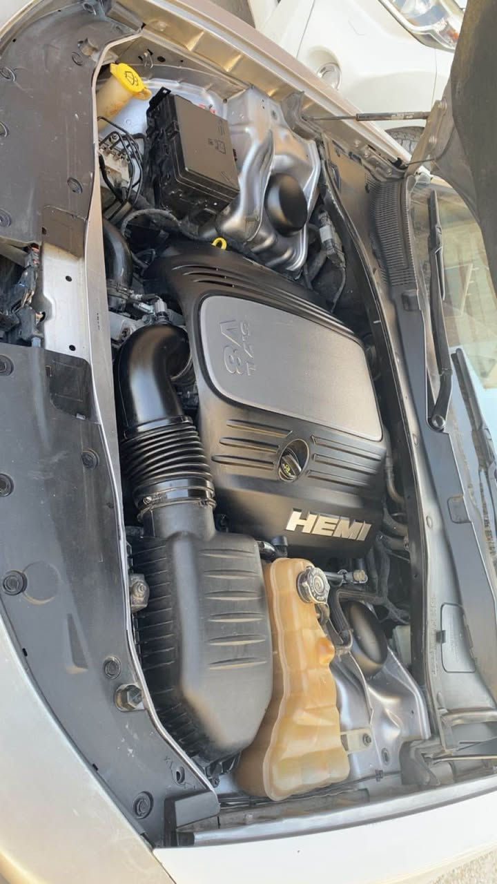 ( 𝐃𝐎𝐃𝐆𝐄 - 𝐂𝐇𝐀𝐑𝐆𝐄𝐑 - ( 𝐑𝐓 ) 
( RT - V8 - 5.7 ) ( السعرر مناسب )) 
_سياره دوج :جارجه ر
_ موديلي سياره كه :2017
_ره قه م اربيل ته حويل وه كاله به شرت

_مواسفات سياره (V8) RT
_سياره كه به صمه شه خاله 
_شاشه گه وره كوشين هيته ر
_نزبه ت سبوغي سياره كه
_مه عجون و زه ربه ي نيه فه قه ت كلير
_4ده رگا و روبع بوند و روبع جه ملاقي _پشته وه به س كلير امركي
_سياره كه91هزار رويشتيه
_گير مه كينه كاره بي اكسن
_ته بريد سارد گه رم هه موبه شه رت
_نزبت سعره كه ي داواي (173$)
_مه جاله كي تيدايه ره قم تله فون
_0750.847.6166

( 𝐃𝐎𝐃𝐆𝐄 - 𝐂𝐇𝐀𝐑𝐆𝐄𝐑 - ( 𝐑𝐓 ) 
( RT - V8 - 5.7 ) ( السعرر مناسب )) 

- النوع السيارة : دوج چارجر 
- الموديل السيارة : 2017 
- رقم اربيل تحويل وكالة بشرط 

- المواصفات السيارة RT ( V8 ) 
- بصمة ، بصمة ابواب ( شاشة كبيرة ) 
- و بعد المواصفات RT معروفة 

- الضرر السيارة : 5 قطع  ( كلير امريكا )
- بدون دواخل و بدون شواصي و بدون ضرر 

- گير محرك بشرط ( محرك 8 سلندر : 5.7 ) 
- گير بدون اي نواقص محرك بدون اي نواقص
- السيارة ما بيهة مصرف يعني كلشي بشرط
- تخم تايرات جديد ، تخم امامي و خلفي جديد
- السيارة السعر جدا مناسب 173$مجال بصيت

- مكان السيارة : زاخو 
- الهاتف : 0750.847.61.66 زاخو, دهوك
