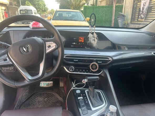 سلام عليكم شانجان ايدو بلس موديل 2023  السيارة ماشية 53 الف السيارة بيهه طخه بقبغ الجنطه والدعامية الخلفية وبيهه شخط بل باب بس ممسويهه السعر 127 وبيهه مجال بسيط مكان السيارة بغداد الحرية للاتصال ***********
