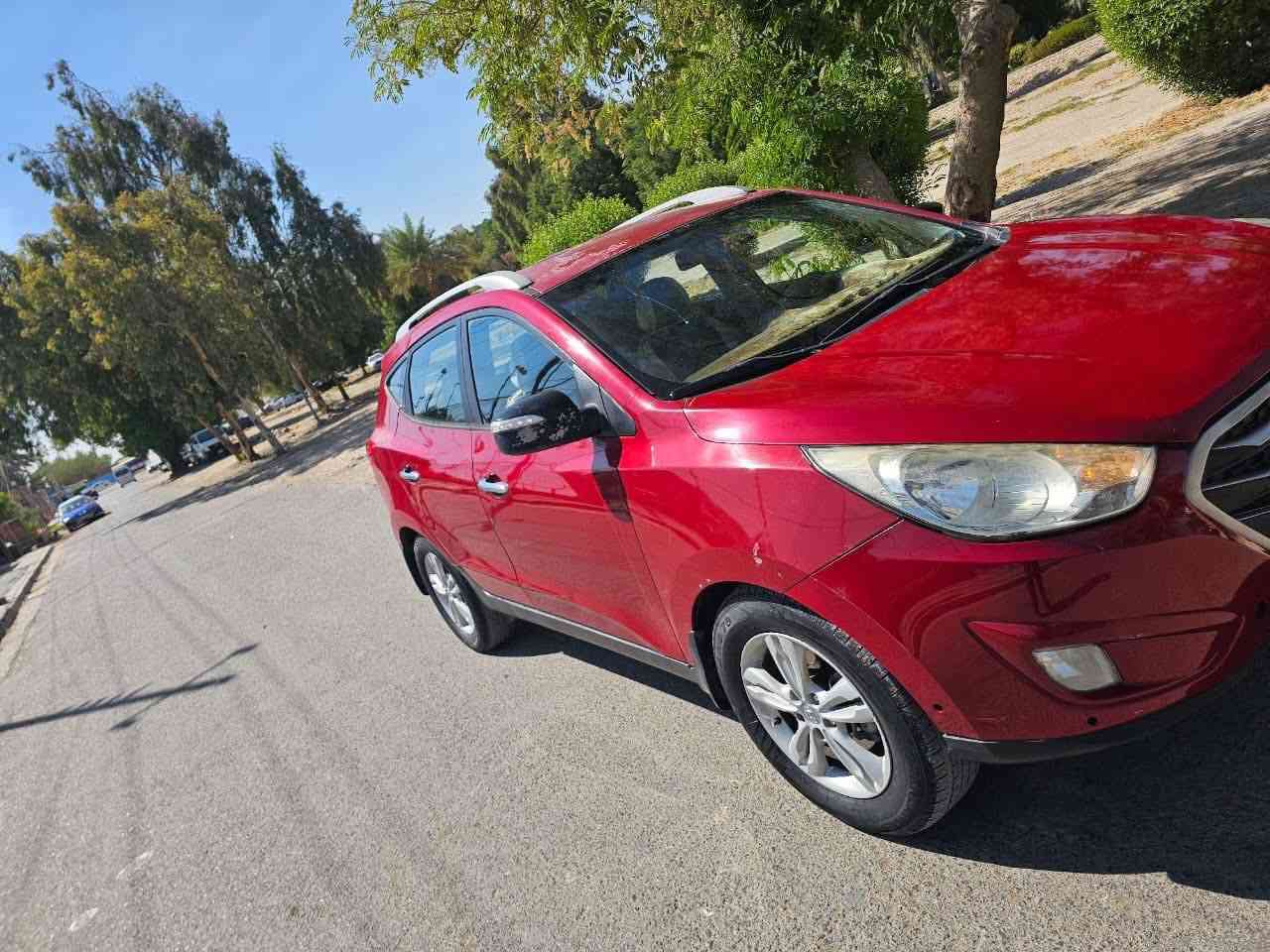 السلا عليكم توكسان 2012 السياره خليجيه داخل بيجي بيها قطعتين صبغ السياره تخم تاير جديد صدر امامي خلفي جديد كير مكينه كلش نضيفات السياره خير من الله جاهزه مال جناي تبريد ثلج شاشه كبيره كامره خلفيه السياره الي ياخذها بل عافيه عليه كلش نضيفه السياره بسمي هزه وسنويه ورقم جديدات السياره رايدها اب 130 وبيها مجال تعال شوف السياره وعيوني الك مكاني بغداد الدوره رقم الهاتف ***********
