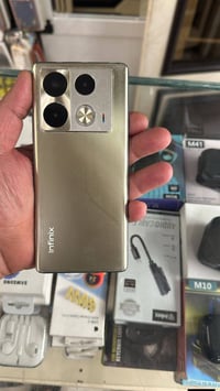 انفنكس نوت 40 برو نسخة بي ام دبليو النسخة الخاصة من تصميم مجموعة BMW  ...