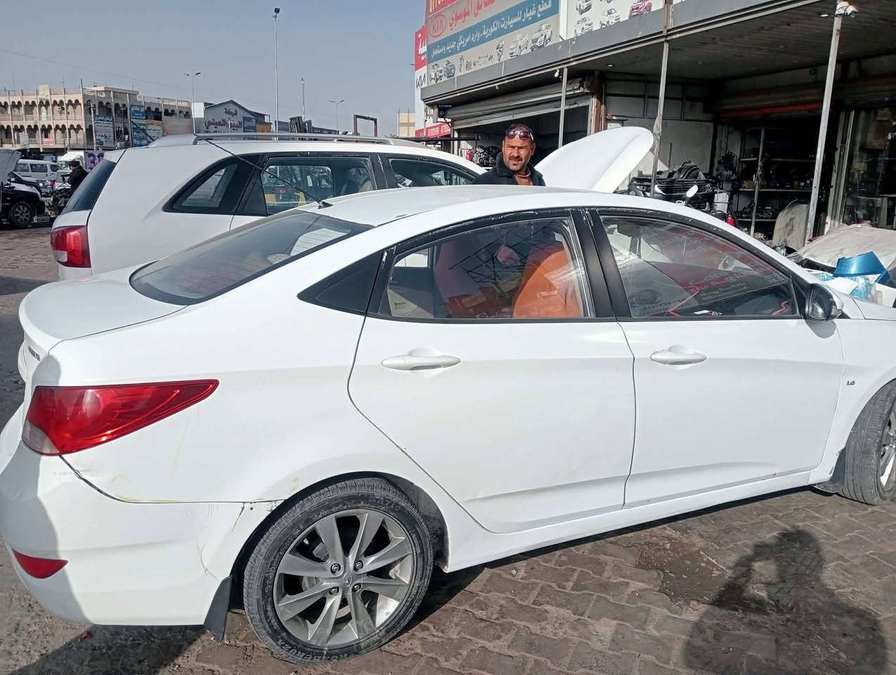 أكسنت للبيع
الموديل 2011
رقم بغداد مميز 
خليجي
سيارة خير من الله 
إدامة تامة صدر أمامي وخلفي بالكامل 
البچم الأمامي دعامية وبلوجكترات ولايتات كله طك باكيت اليوم تم العمل 
تخم تايرات ويل 15
شاشة تاب كبيرة 
السيارة بيها قطعة مبدلة بلادي 
بيها بعض مناطق جراد نتيجة الغسل ومكحلات شي بسيط 
السعر المطلوب 95 وبيها مجال للشراي الجاد 
للتواصل 
***********
