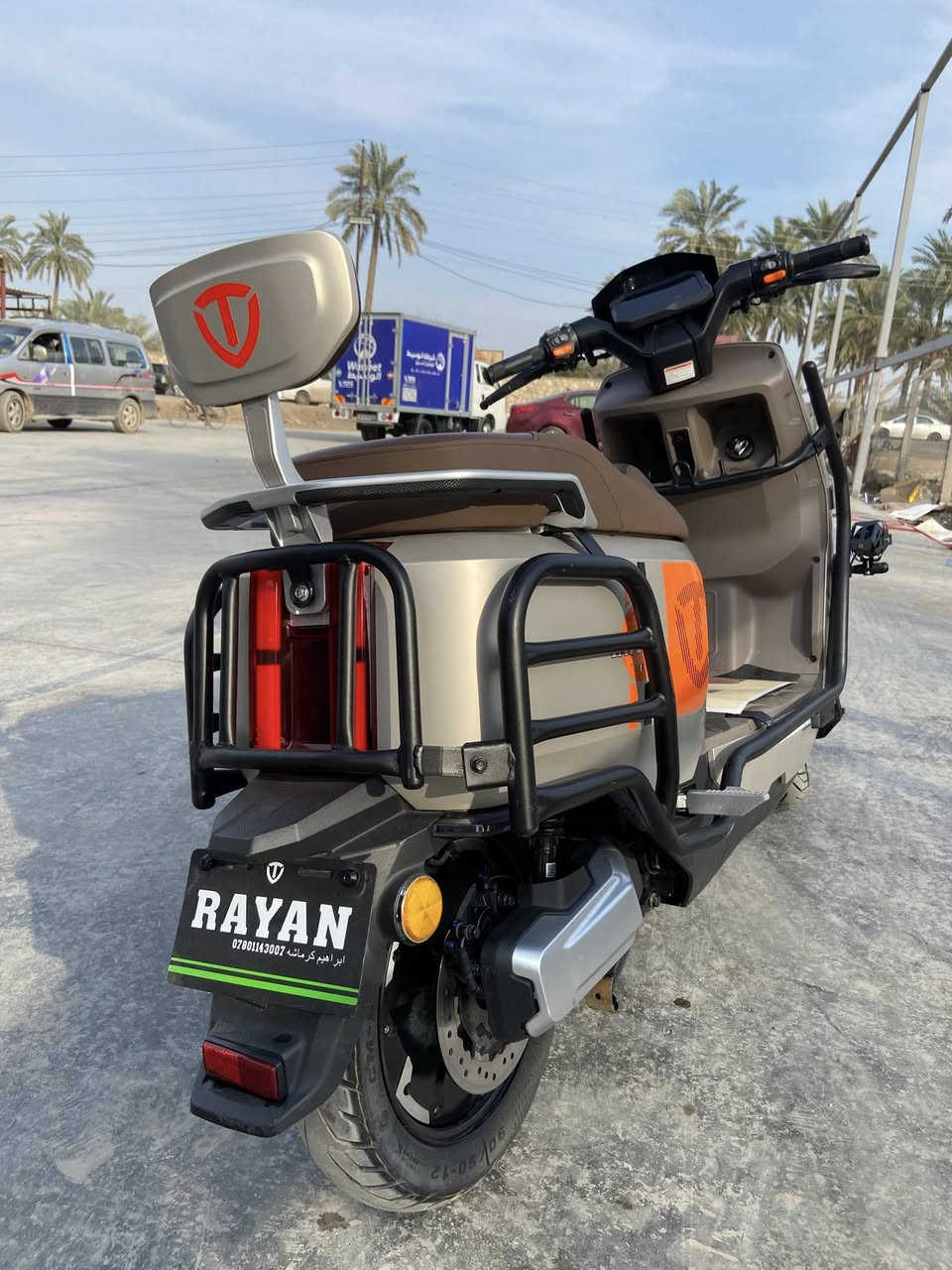 سلام عليكم دراجه ريان وحش لكون VIP لون لجديد دراجه بعدها زيرو ما مستخدمه اقل الشهر ماشيه بحدود ٢٠٠ كيلو  دراجه زلغ مابيها مكاني بغداد ماخذها اني اب ١٣٠٠ قبل اقل شهر وهسه محتاج فلوس رايدها اب 1050 وبيها مجال دراجه خدش مابيها بعدها بال ضمان 6 اشهر عل بطاريات او سنه عقل وملف دراجه كامله مكمله *********** بي واتساب او تعال خاص🤎
